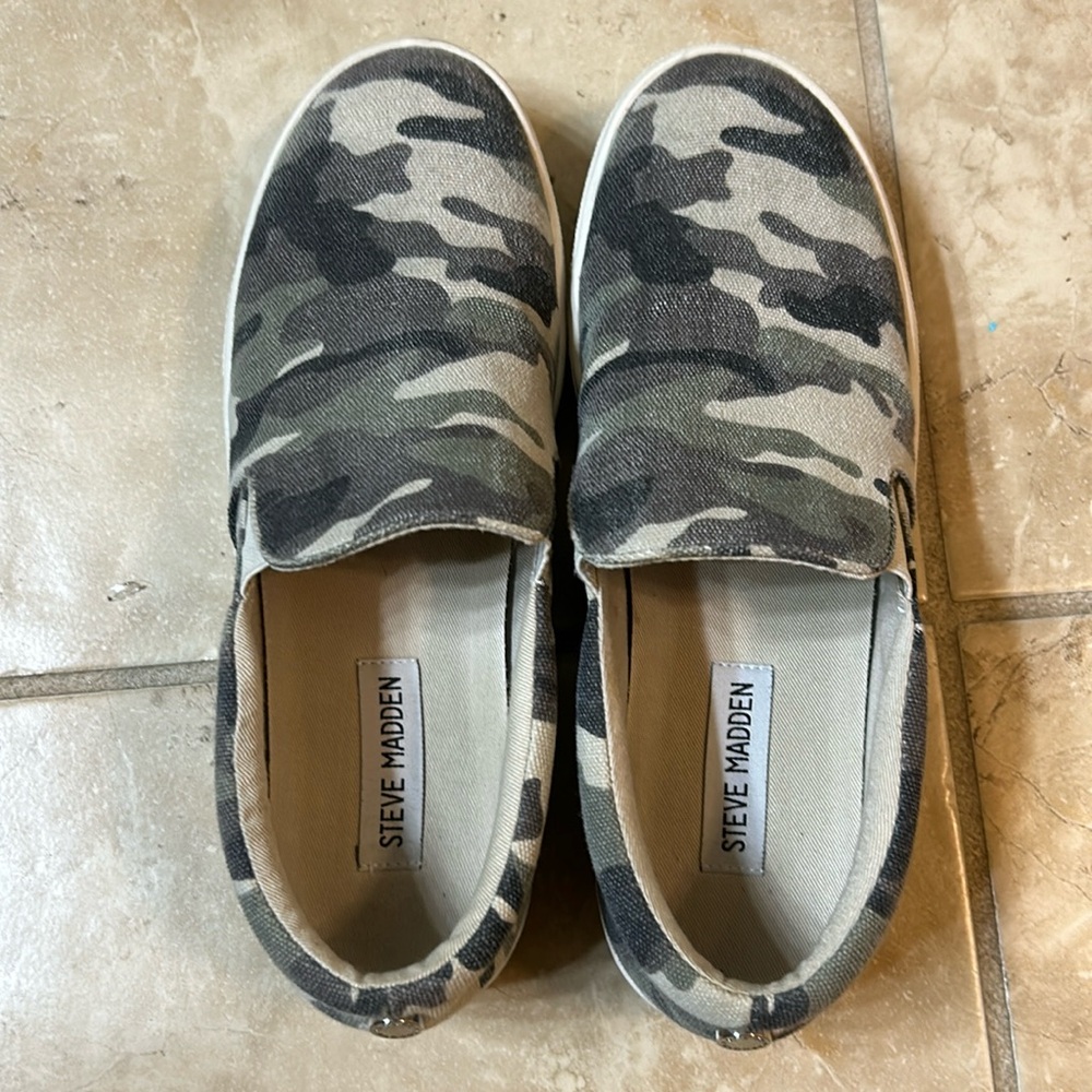 Steve Madden Camouflage platform sneakers size 7.5